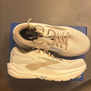 Brooks Cream Ghost Max 3